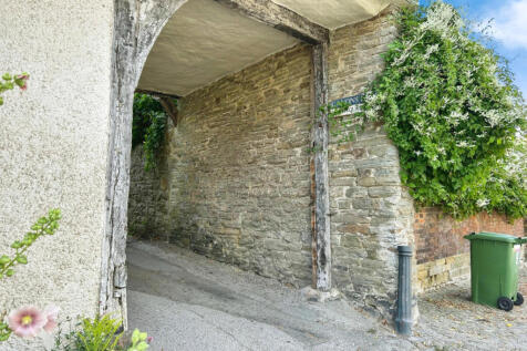 Detached 4 Bedroom House