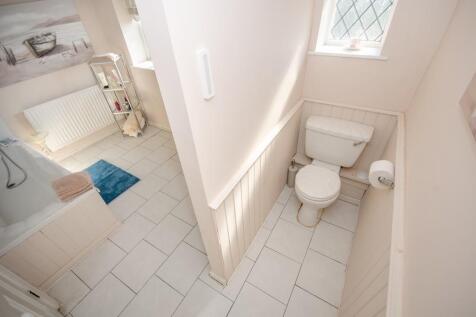 Bathroom two pic 2.jpg