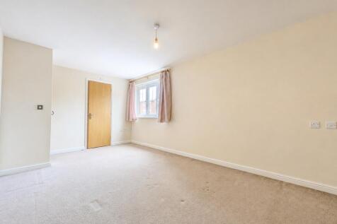 Torun Way, Swindon, Wiltshire photo 4