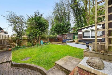 WH - 41 Rossdale - Garden3 (1).JPG