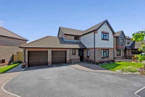Double garage &amp; driveway