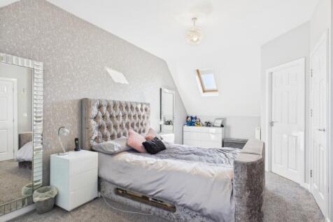 CAM03729G0-PR0041-STILL025