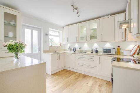 4 Park Lane, HP15 7HY-8.jpg