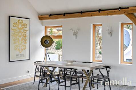 LIVING/DINING AREA