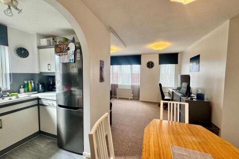 Kitchen - Lounge.jpg