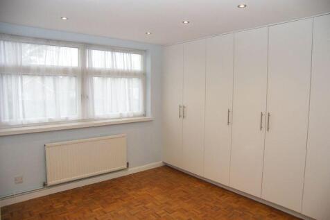 West End Court, West End Avenue, Pinner photo 4