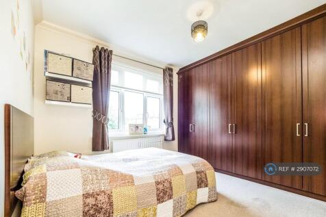 Greenstead Gardens, Woodford Green, IG8 photo 3