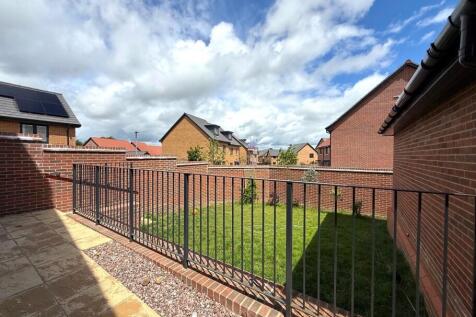 Locke Close, Glebe Farm  photo 5
