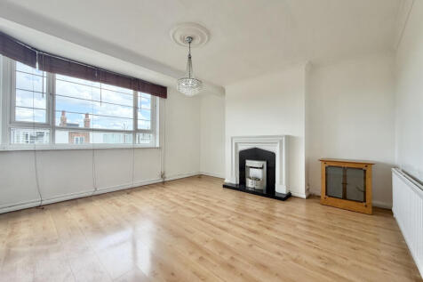 2 Bedroom Flat for Sale in N21