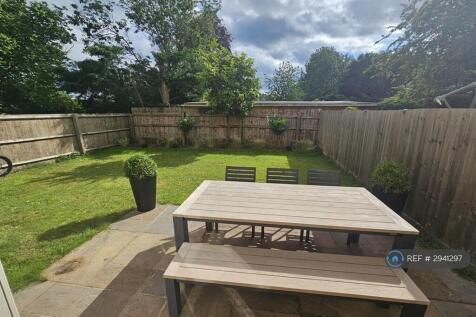 Enclosed South Facing Garden