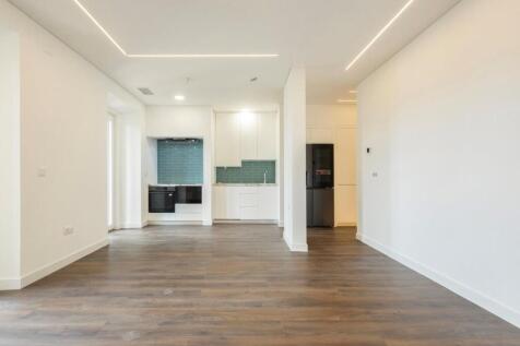 Fully Renovated Three-Suite Apartment with Balcony