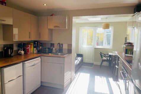 Room 2, Henbrook, St Neots, PE19 photo 4
