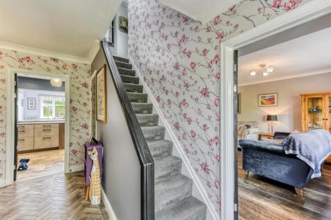 40 Cranmere Avenue-hall.jpg