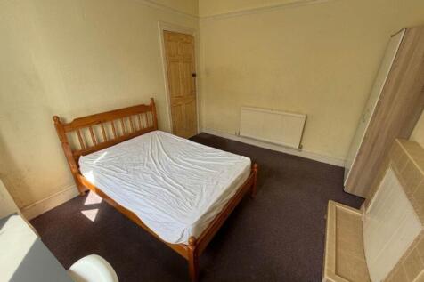 Colum Road , Cathays , Cardiff  photo 4