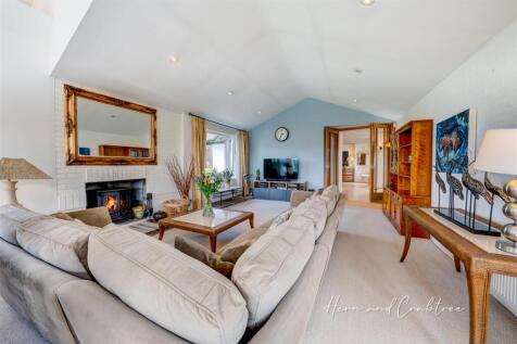 Wellfield Court, Marshfield, HernCrabtree (8).jpg