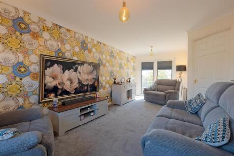 Living Room / Dining