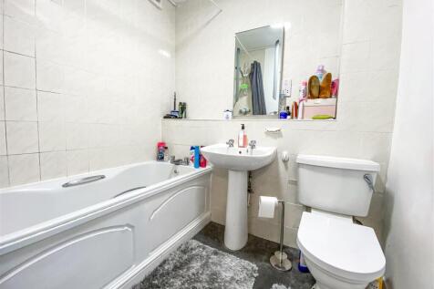 Bathroom 001.jpg