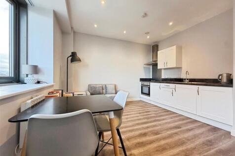 Lounge/Dining Space