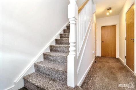 Pinders Farm Drive, Warrington photo 4