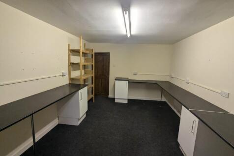 Retail Property (high street) to rent Image 4