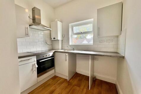 Flat 3, 28 Stubbs Road, Wolverhampton photo 3