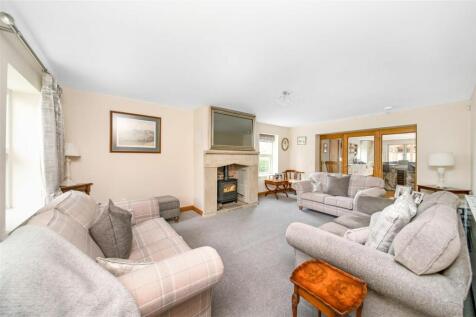 SECOND SITTING ROOM / FAMILY ROOM