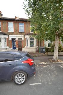 first floor one bedroom flat with garden for rent