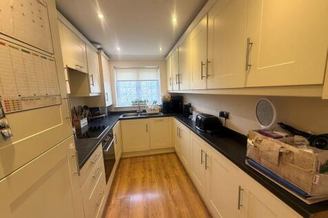 Merebank Close, Godstone photo 3