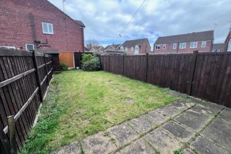 15 Hoselett Field Road garden.jpg