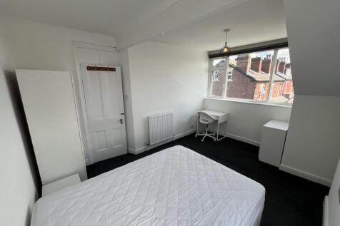 Knowle Place, Burley, Leeds, West Yorkshire, LS4 photo 5