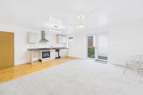 Open plan kitchen/living area: