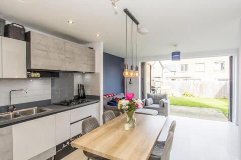 Kitchen/Dining Area