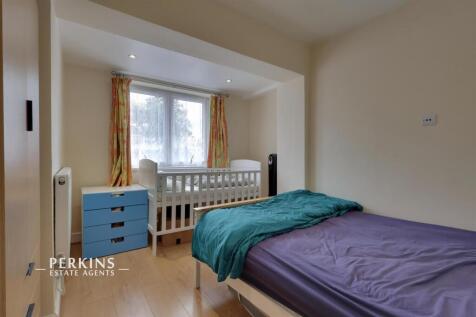 Ramsey Close, Greenford photo 3
