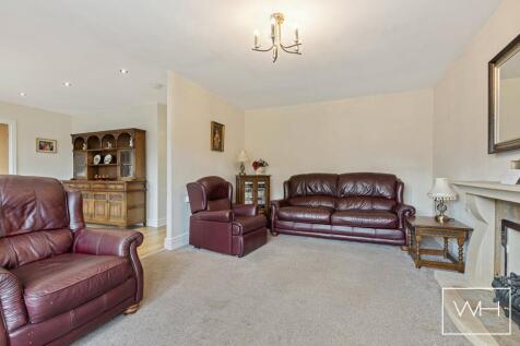 2 Aintree Close, Cus