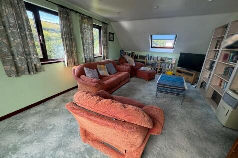 Secondary Lounge / Master Bedroom
