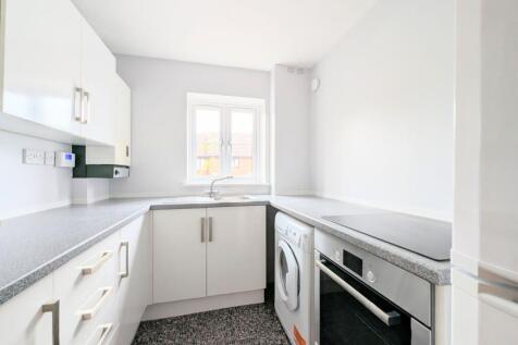 Fishers Court, Horsham, RH12 photo 4