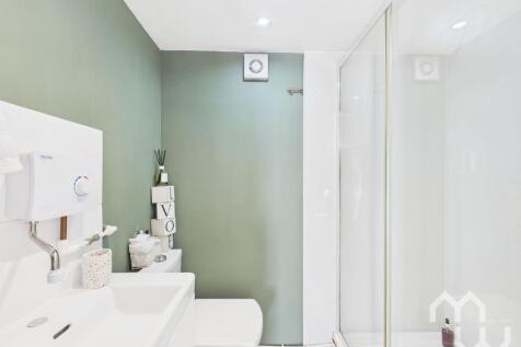Garden annexe bathroom