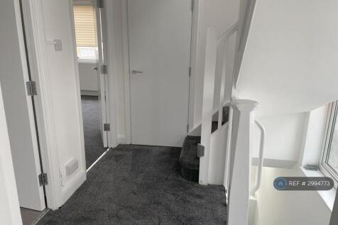 Edgwarebury Lane, Edgware, HA8 photo 4