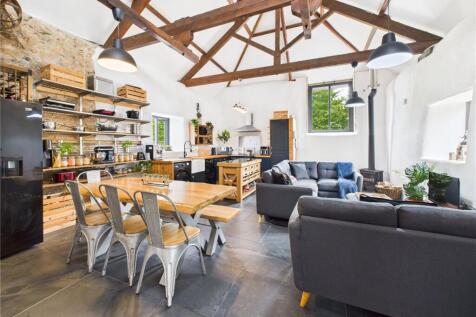 Kitchen &amp; Living