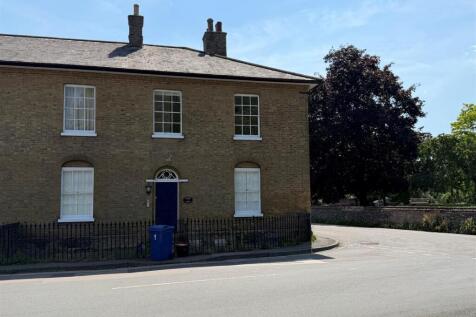 Barrow House Front.jpg