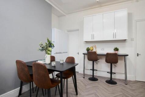 Wetherby Grove (Room 5), Burley, Leeds photo 4