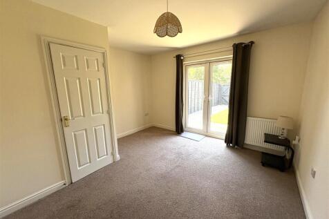 Sitting/dining room