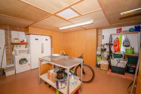 Garage (internal).jpg