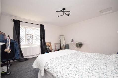 2 Tudor Cottage, Shadwell Lane, Leeds, West Yorkshire photo 4
