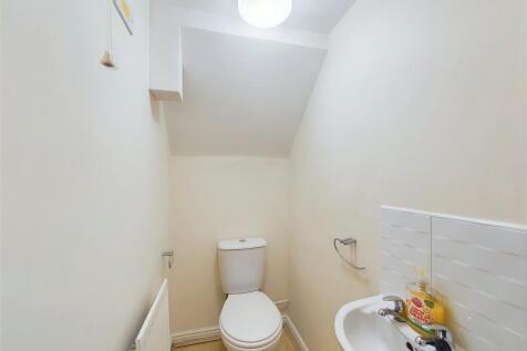 Kinloss Drive, Quedgeley, Gloucester, Gloucestershire, GL2 photo 4