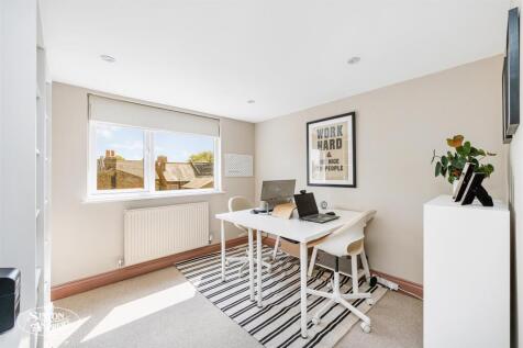 10 Elthorne Avenue-16.jpg