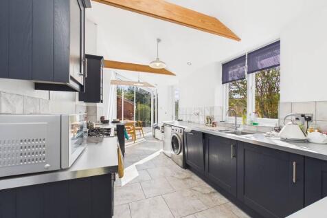 3 Bedroom Mid Terrace House - For Sale