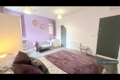 Bedroom 1 - Double Room For Single Occupancy Only