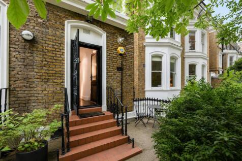 outside area direct access to communal gardens.jpe