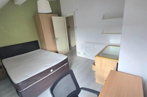 Bright bedroom with double bed and study area...